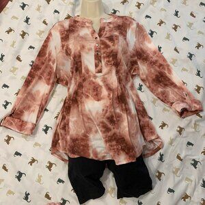 3/4 Roll Tab , Split Neck Top in Maroon/Pink